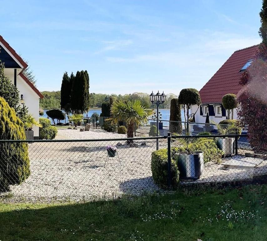 Freistehendes Ferienhaus Am See Naehe Roermond Heel Dış mekan fotoğraf