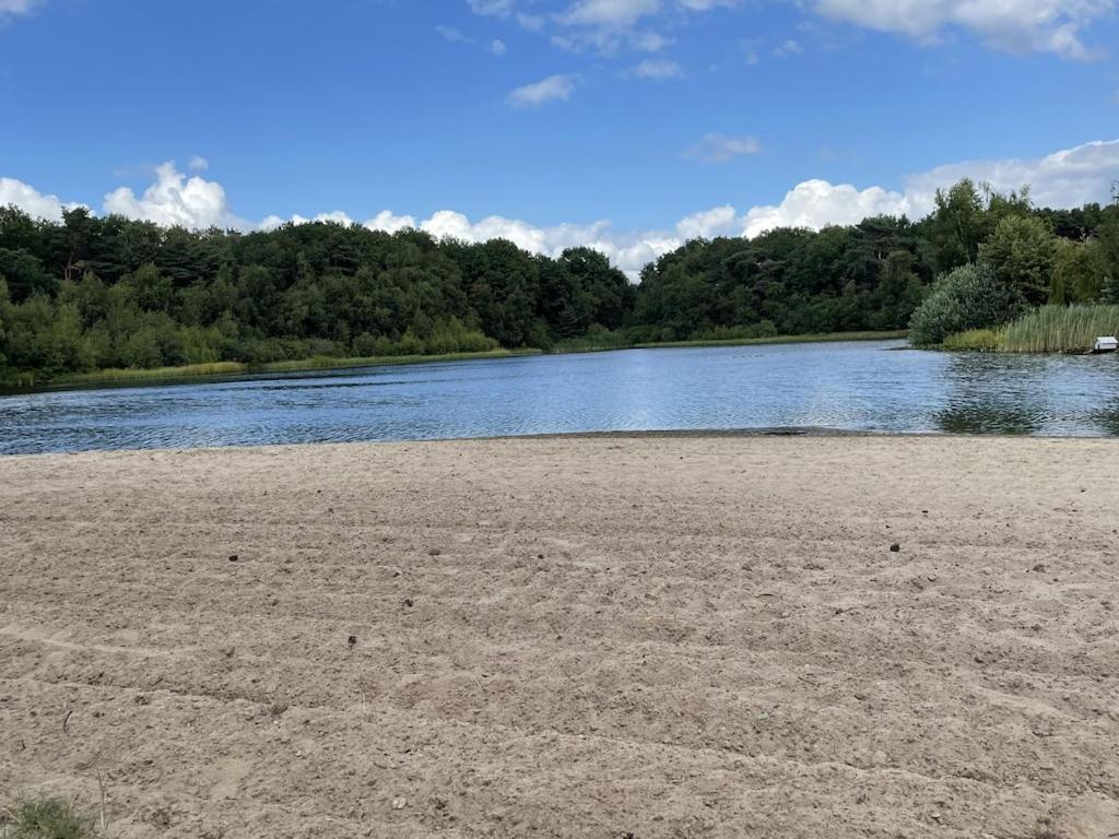 Freistehendes Ferienhaus Am See Naehe Roermond Heel Dış mekan fotoğraf