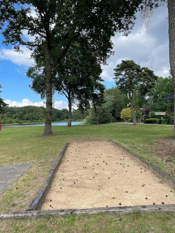 Freistehendes Ferienhaus Am See Naehe Roermond Heel Dış mekan fotoğraf