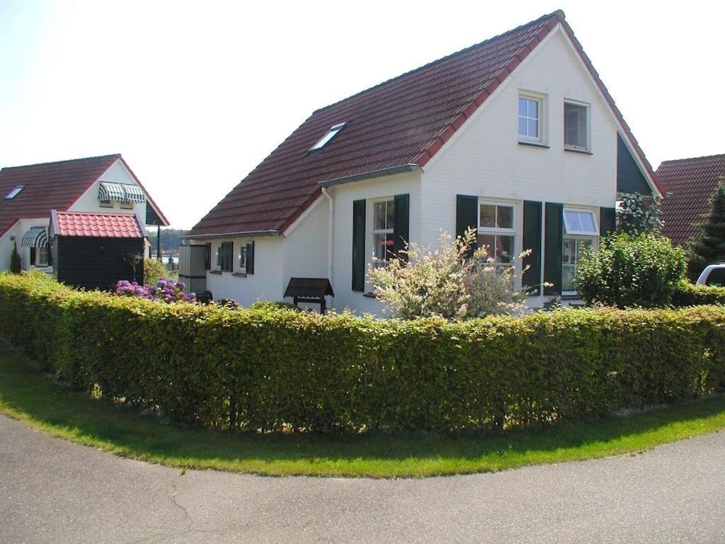 Freistehendes Ferienhaus Am See Naehe Roermond Heel Dış mekan fotoğraf