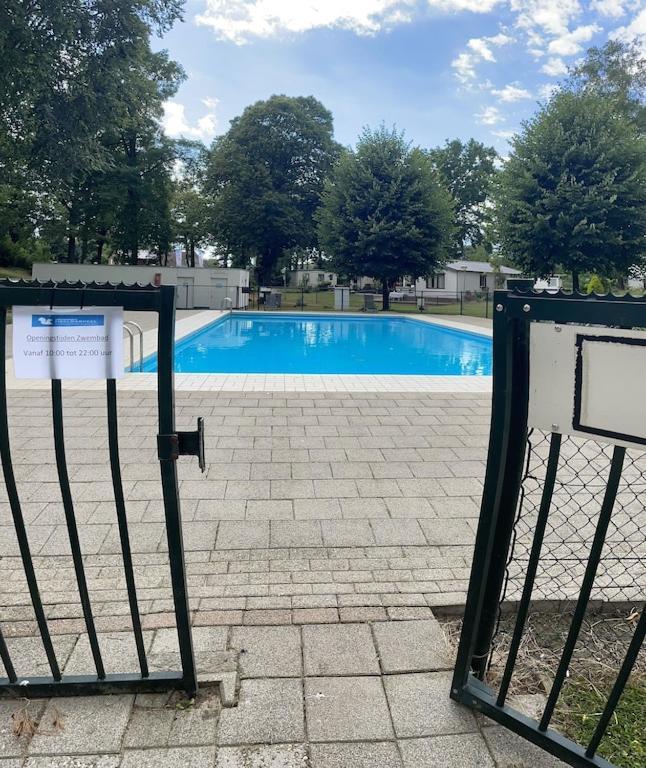 Freistehendes Ferienhaus Am See Naehe Roermond Heel Dış mekan fotoğraf