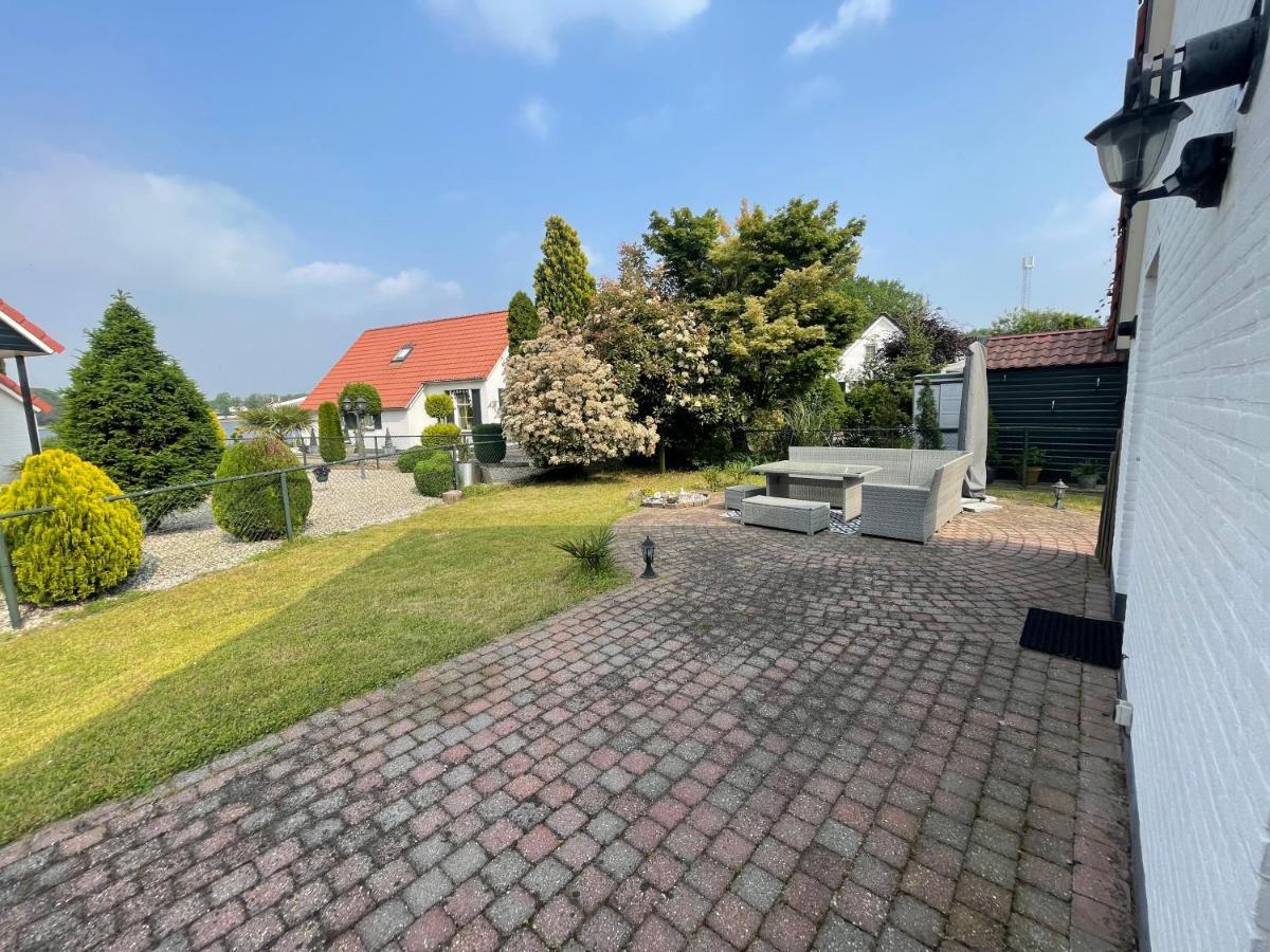 Freistehendes Ferienhaus Am See Naehe Roermond Heel Dış mekan fotoğraf