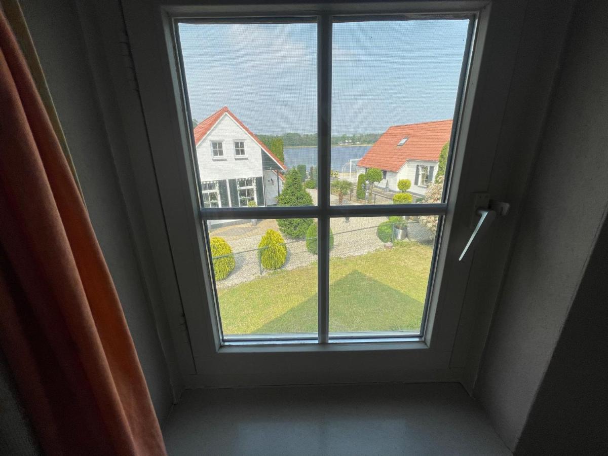 Freistehendes Ferienhaus Am See Naehe Roermond Heel Dış mekan fotoğraf