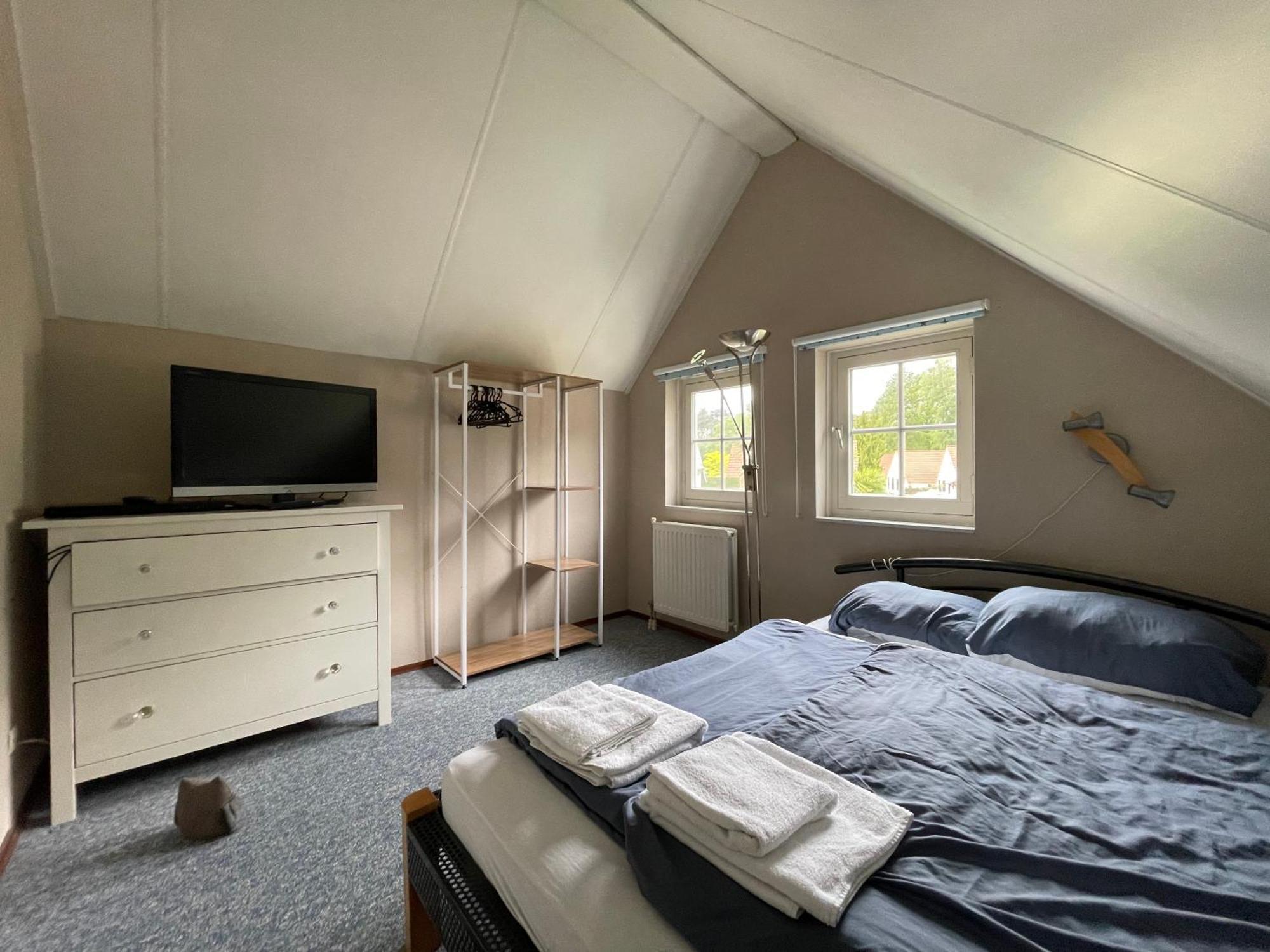 Freistehendes Ferienhaus Am See Naehe Roermond Heel Dış mekan fotoğraf