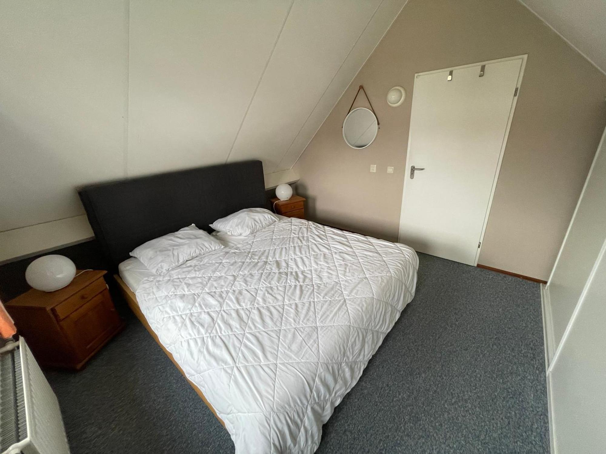 Freistehendes Ferienhaus Am See Naehe Roermond Heel Dış mekan fotoğraf